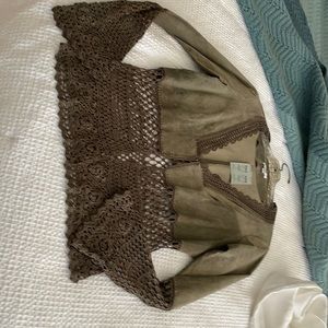 Crouched sleeve and bottom